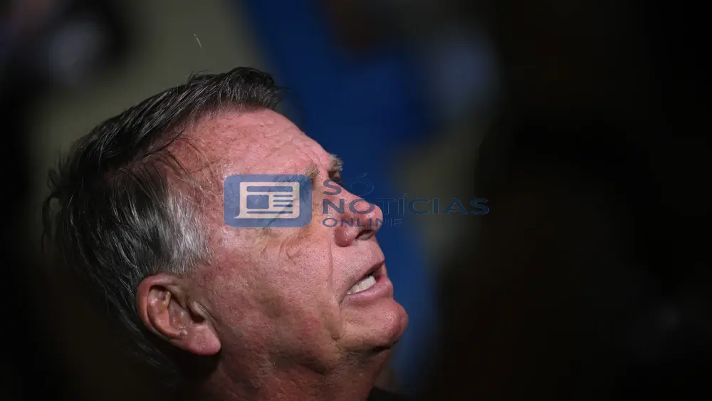 Bolsonaro continua internado e passará por endoscopia nesta quarta-feira