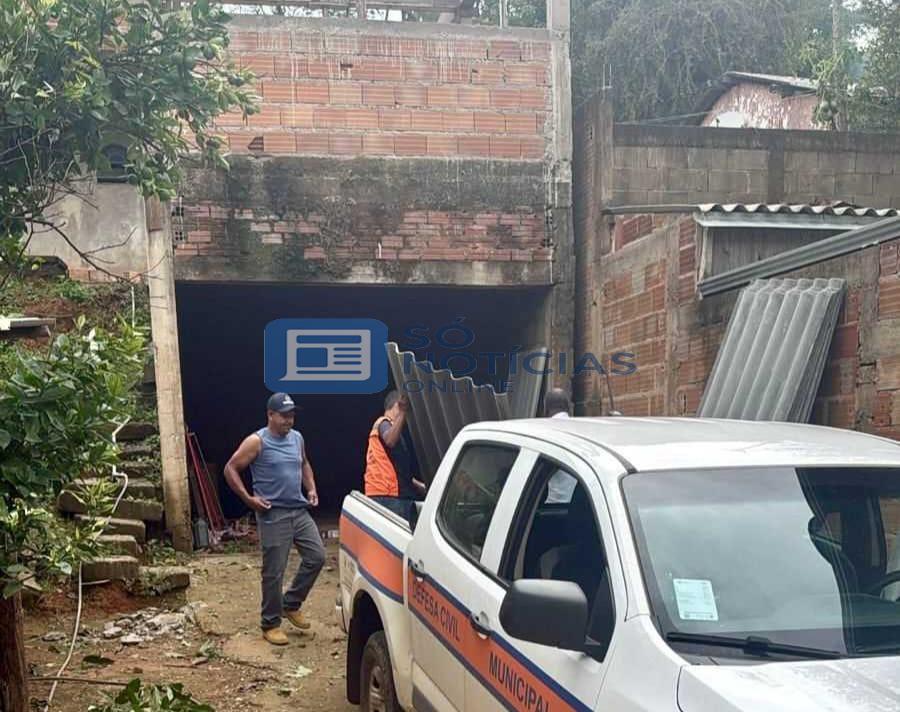 Chuva intensa ultrapassa 108 mm em Itabira, provoca alagamentos, quedas de árvores e deixa famílias desalojadas