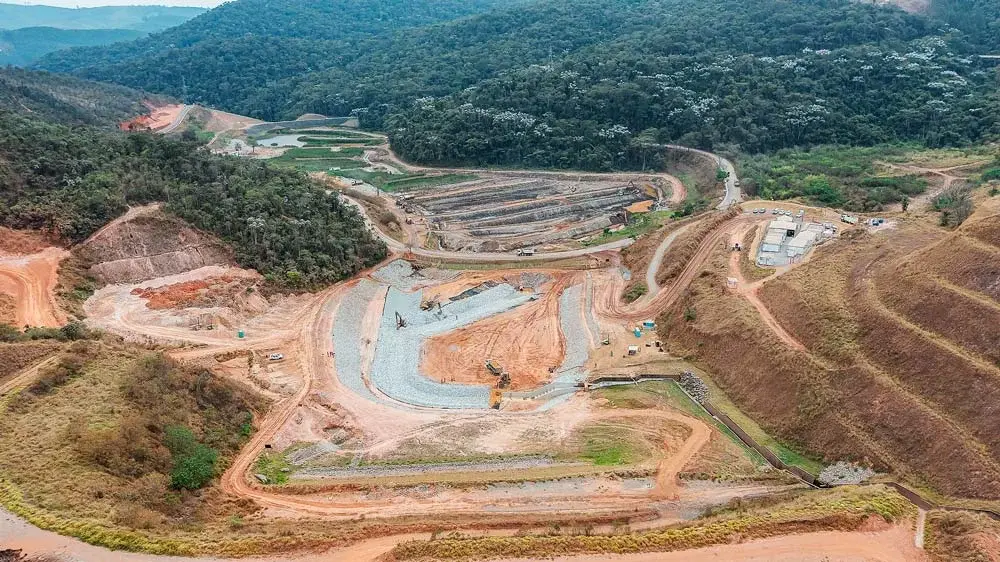 Prefeitura de Itabira cobra explicações da Vale sobre nuvem alaranjada registrada na Mina do Meio