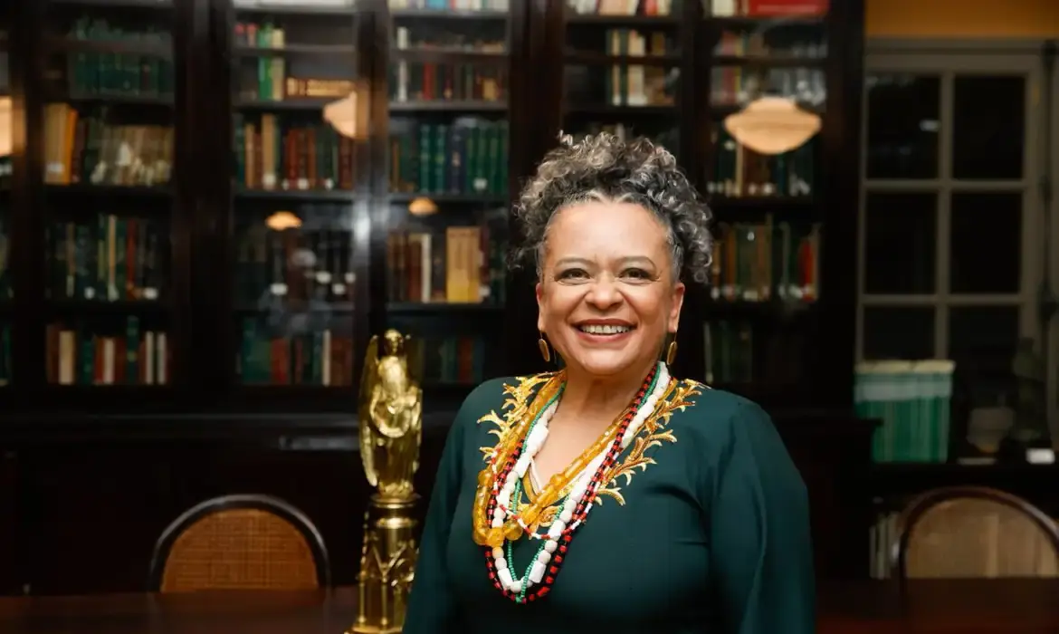 Ana Maria Gonçalves assume cadeira na Academia Brasileira de Letras