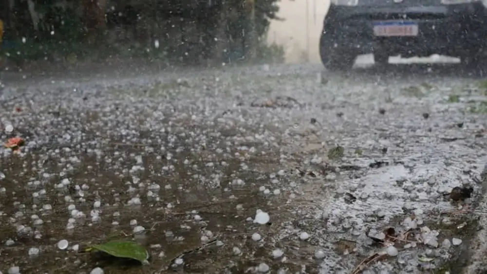 MG segue sob alerta de chuva com granizo e ventos de até 60 m/h; veja lista