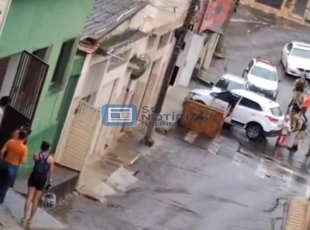 Vídeo: Perseguição termina em batida e três homens presos por tráfico em Itabira