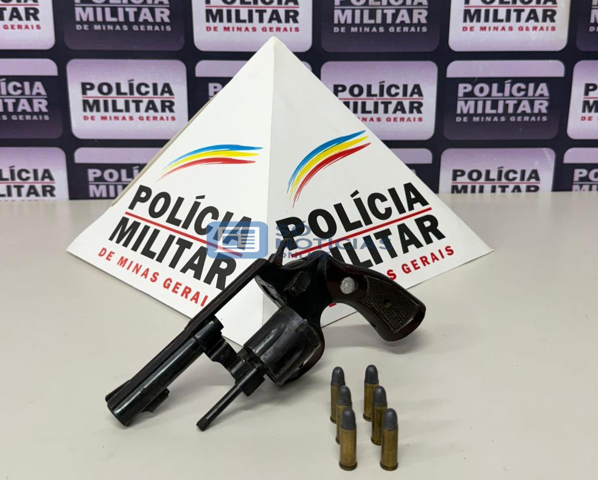 PM apreende revólver e prende homem por posse ilegal de arma em Itabira