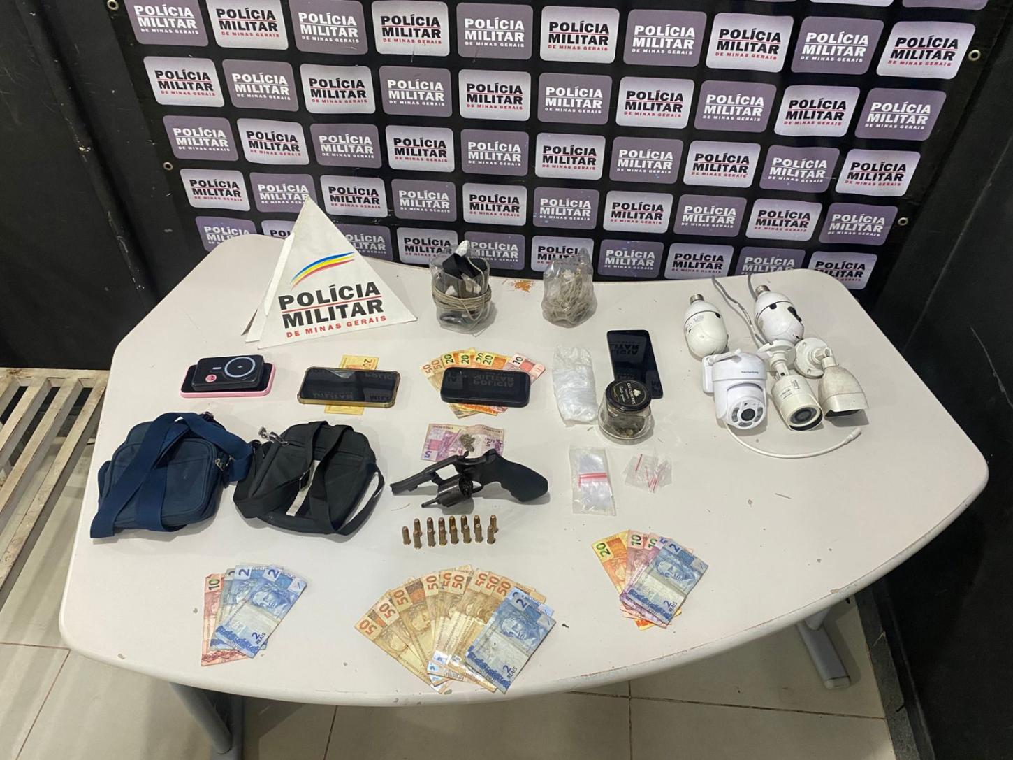 PM prende 7 adultos e apreende menor em grande operação contra o tráfico em Itabira