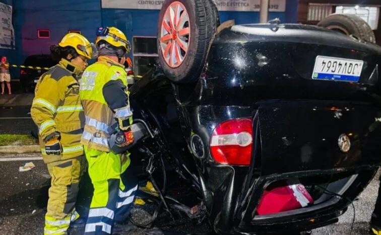 Capotamento após fuga da polícia mata homem em João Monlevade