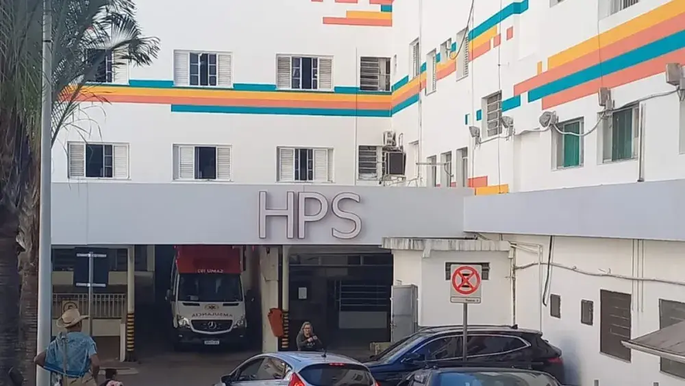 Detento é pego tentando fugir pela janela do banheiro do HPS de Juiz de Fora