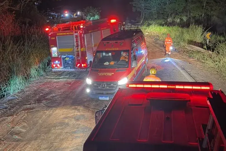 Grave Acidente na MG-262: Bitrem Pega Fogo Após Colisão e Trânsito Fica Interditado em Mariana