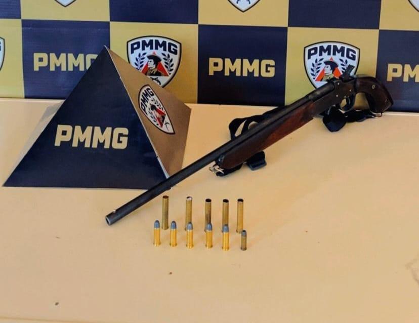 Homem é preso com garrucha e munições após denúncia em Nova Era