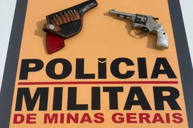 Idoso é preso por porte ilegal de arma durante operação da PM Rodoviária na MG-129, em Itabira