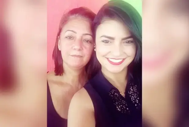 Mulher vira ré após matar a mãe por causa de corte de cabelo