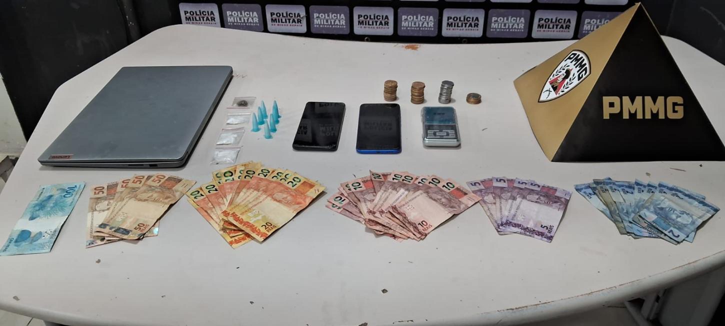 PM realiza operação contra o tráfico e prende jovem com drogas, dinheiro e balança em Itabira