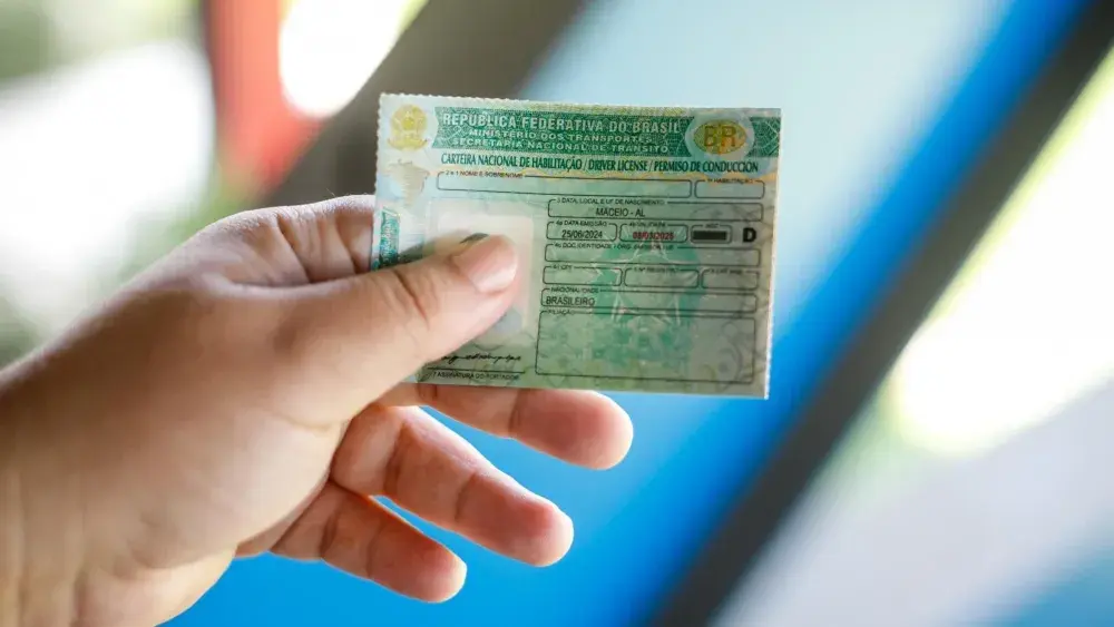 TCE suspende redução de taxas da CNH e alerta para risco de fechamento de clínicas em MG