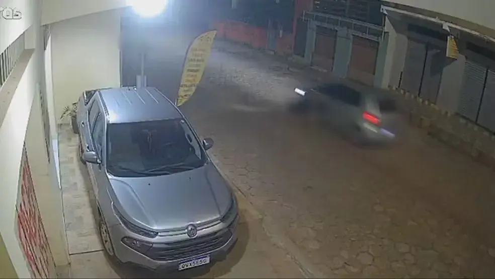 VÍDEO CHOCANTE: Homem é procurado após arrastar ex-namorada por quase 400 metros em Morro do Pilar
