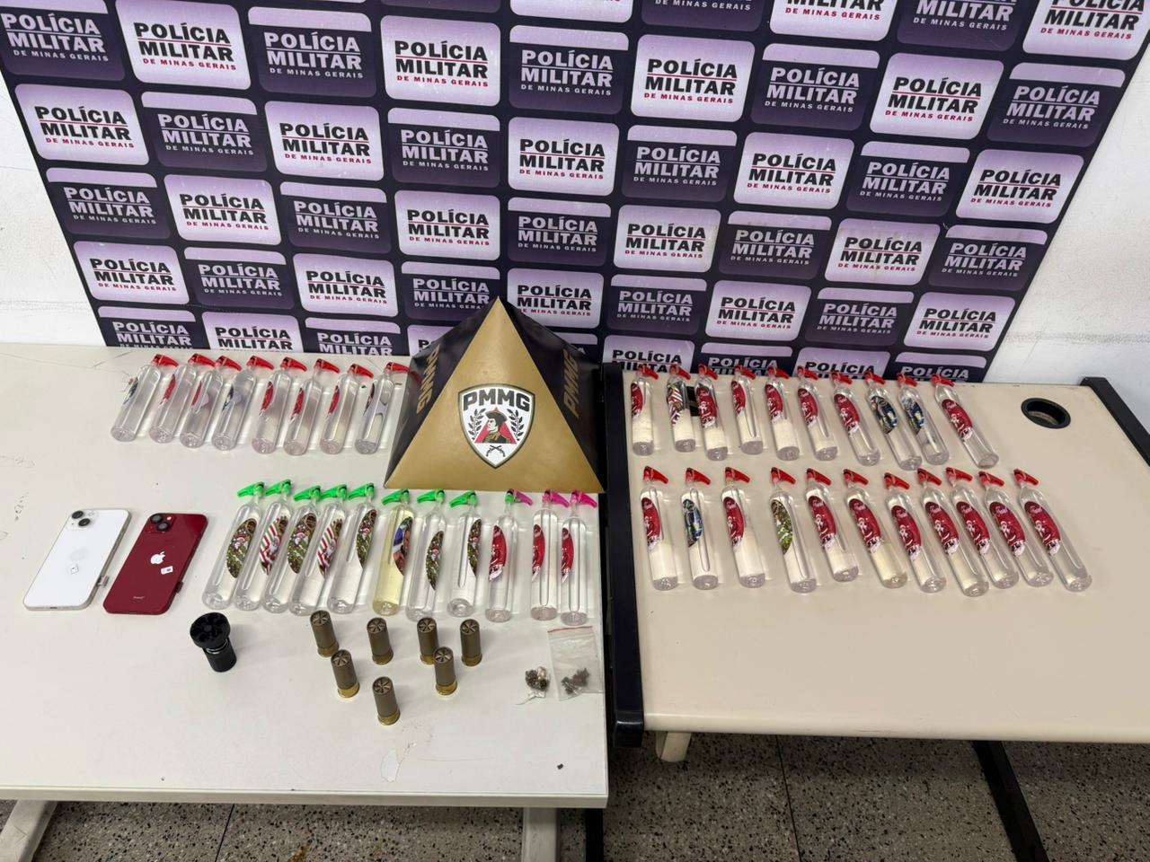 Arsenal e Lança-Perfume: PM 'Estoura' Ponto de Tráfico no Bairro Machado em Itabira 