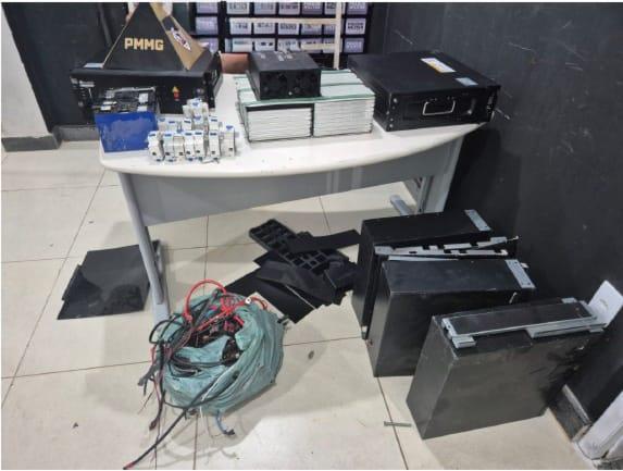 Câmeras flagram invasão e PM desmantela esquema de furto em torre de telefonia em Itabira