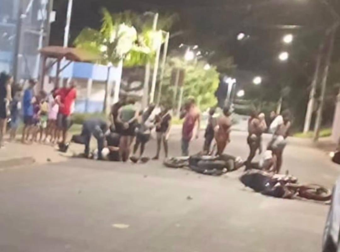 COLISÃO ENTRE MOTOS mobiliza equipes de resgate no bairro Bethânia em Itabira 