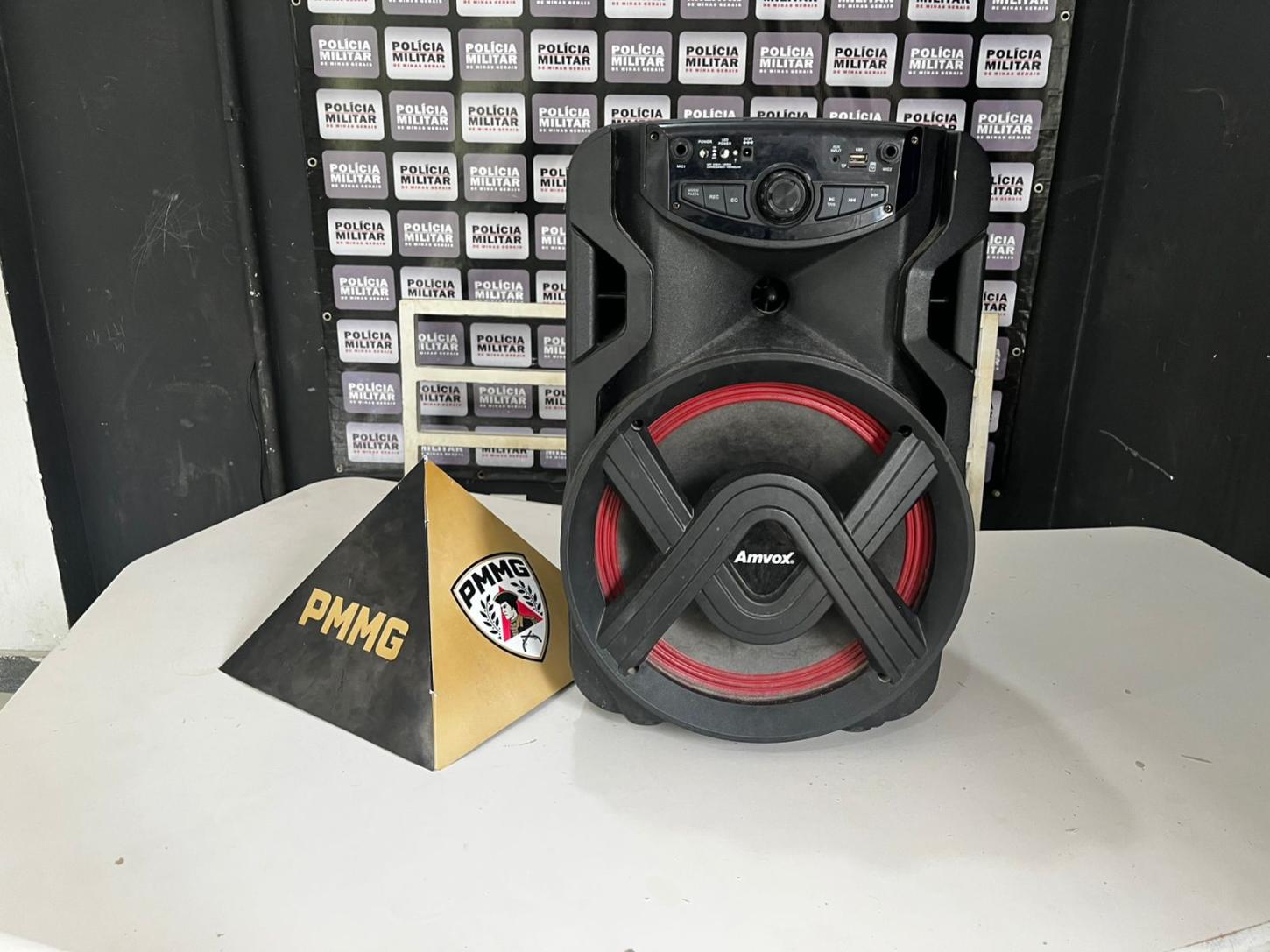 Festa sem fim termina em silêncio: PM apreende som e detém mulher por perturbação em Itabira