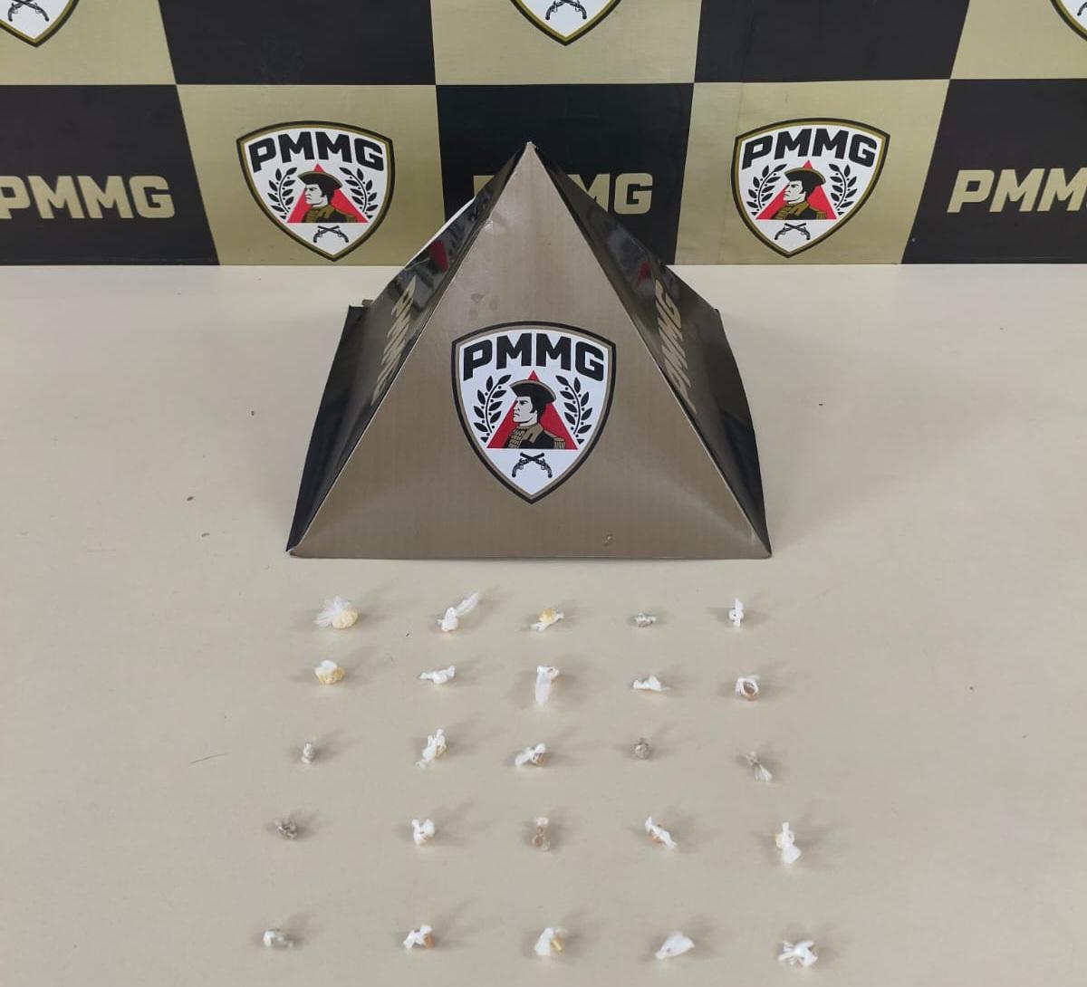 JOÃO MONLEVADE - Fuga frustrada: Jovem de 20 anos é preso com crack no bairro São João