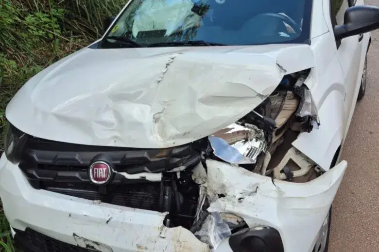 Colisão na MG-129 em Itabira deixa duas pessoas feridas após redução em quebra-molas