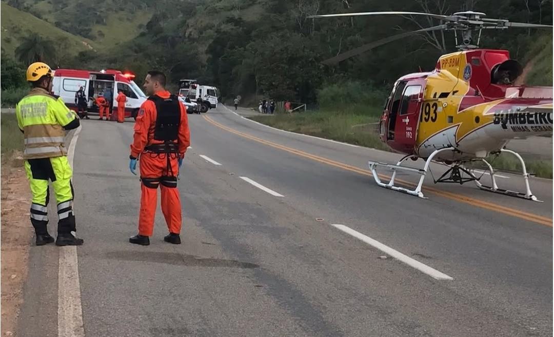 Grave capotamento na MGC-120 mobiliza helicóptero e resgate complexo em Itabira. Veja as fotos 