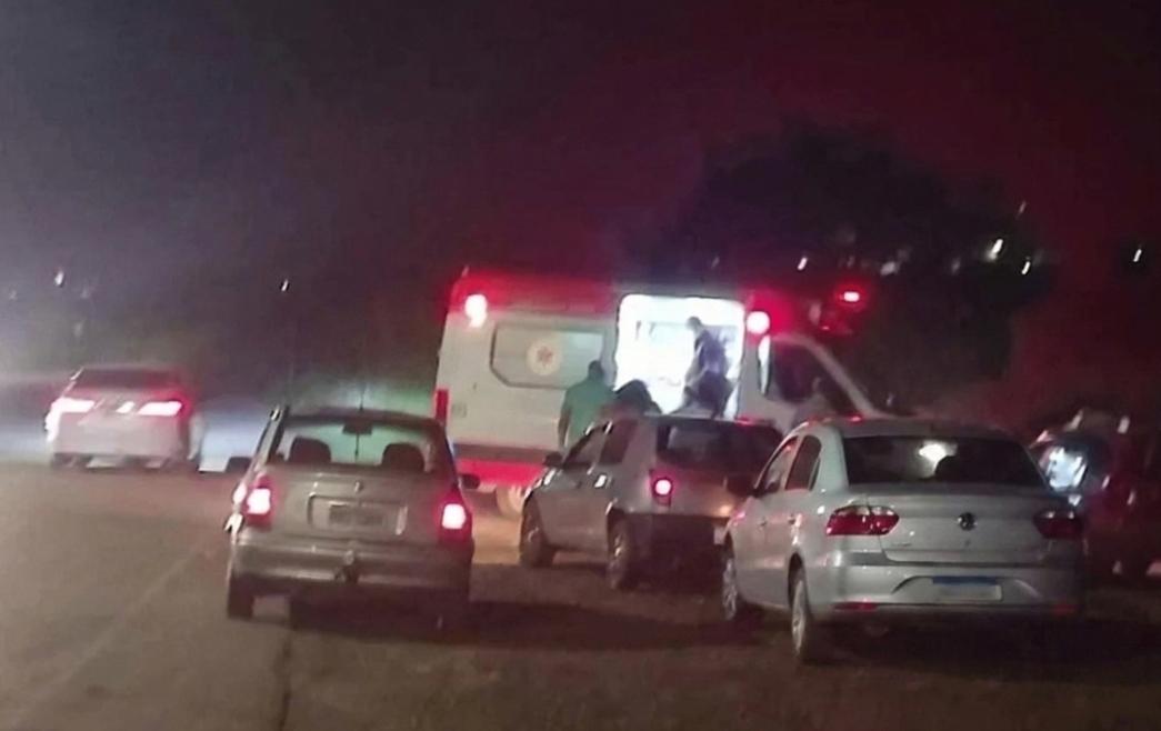 Motociclista de 22 anos fica ferida após colidir com vaca solta em Itabira