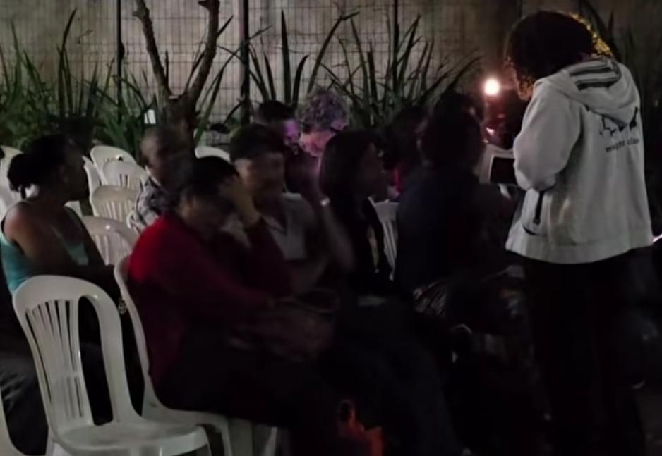 Mutirão da Identidade em Itabira: Moradores enfrentam fila e dormem na porta para garantir atendimento nesta quarta (8)