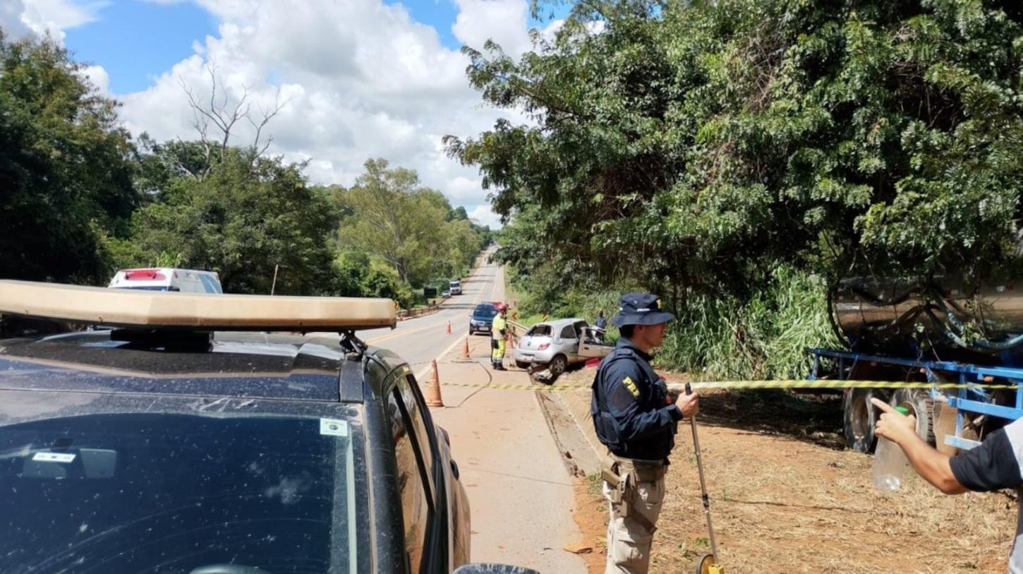 Tragédia na BR-262: Colisão frontal entre carro e caminhão deixa dois mortos em Minas Gerais