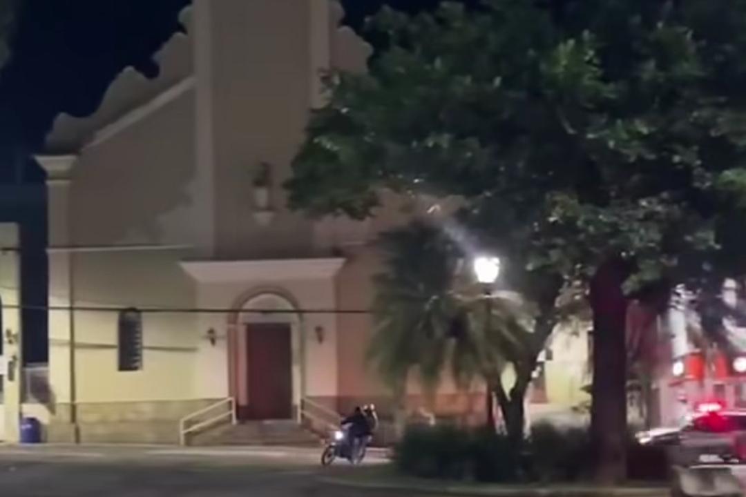 Vídeo: Perseguição e colisão com viatura terminam em prisão no Centro de Carangola (MG)