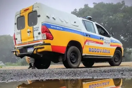 Armados, criminosos rendem motorista e roubam carga de material de construção na BR-381 em São Gonçalo do Rio Abaixo