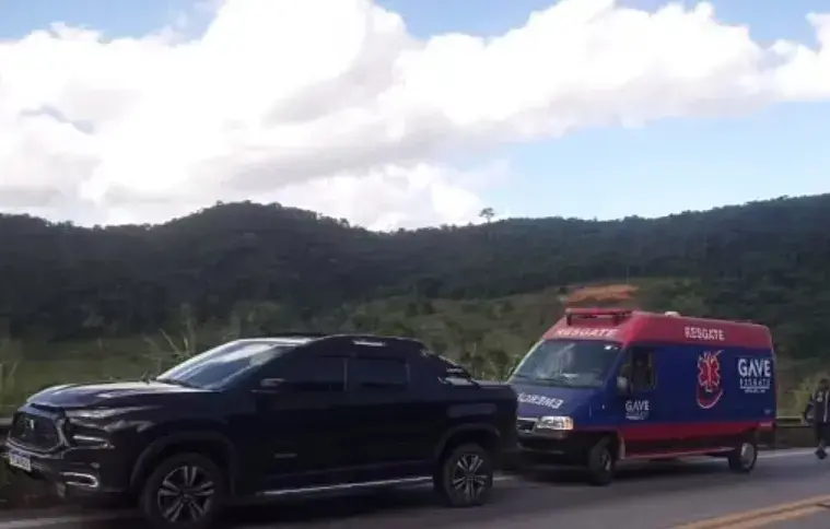 Colisão frontal entre Fiat Toro e Gol deixa dois feridos na MGC-120 próximo a Capoeirana em Nova Era