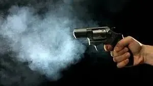 Homem é encontrado morto com tiro na cabeça dentro de casa em Caratinga; porta estava arrombada