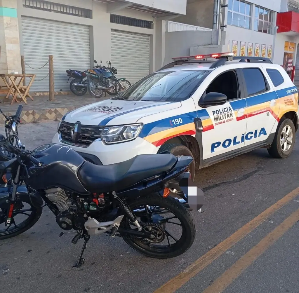 Jovem de 18 anos é flagrado empinando moto sem habilitação em Itabira e tem veículo apreendido