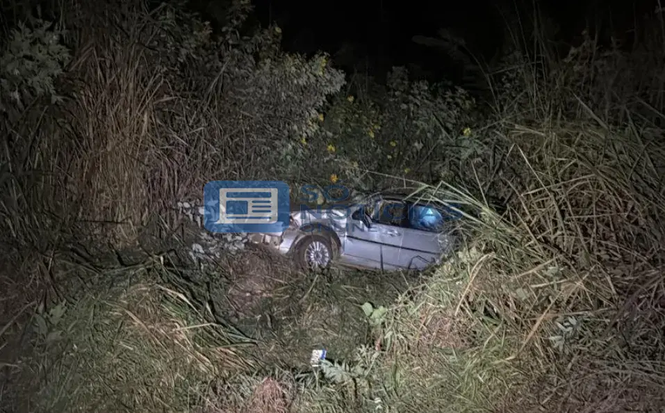 Motorista foge da PM, perde controle na Curva do S e carro despenca em ribanceira em Barão de Cocais (MG)