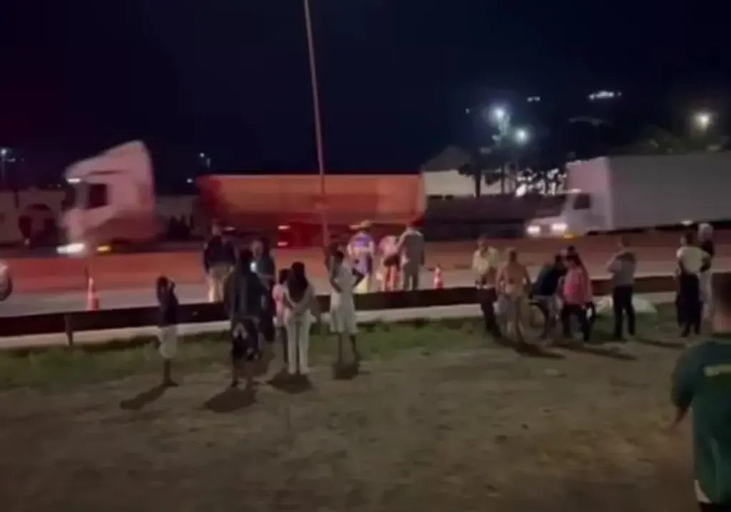 Mulher morre atropelada na BR-381 em Igarapé após atravessar fora da passarela