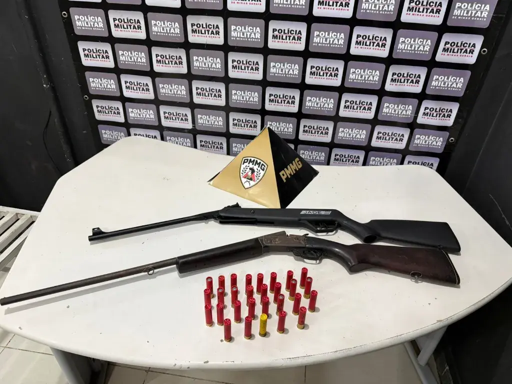 PM prende homem com espingarda escondida em galinheiro no Barreiro, em Itabira