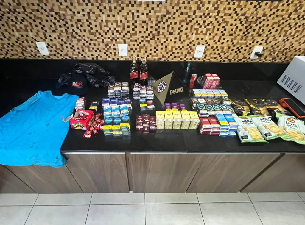 Arrombou a porta, bebeu o whisky, comeu as batatas — e foi preso dentro do comércio em São Domingos do Prata