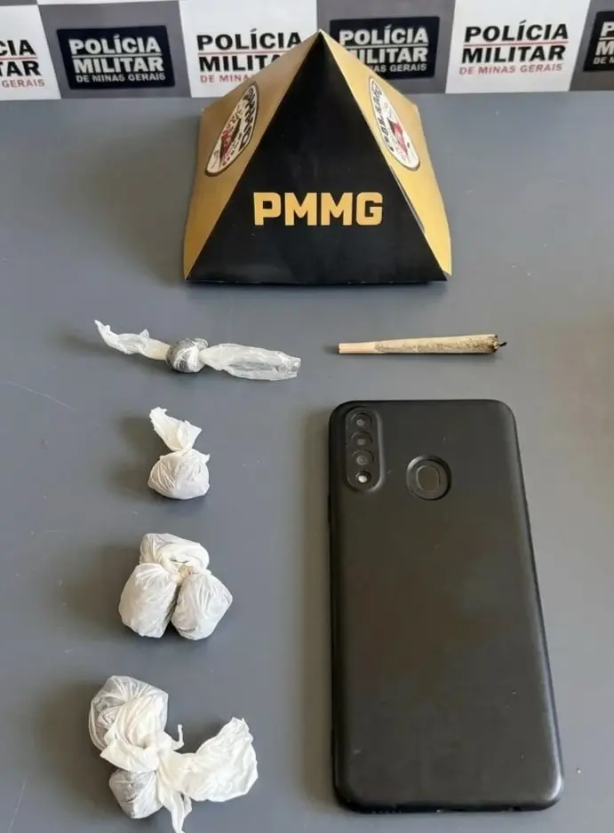 PM prende jovem de 21 anos por tráfico de drogas após tentativa de fuga em Passabém