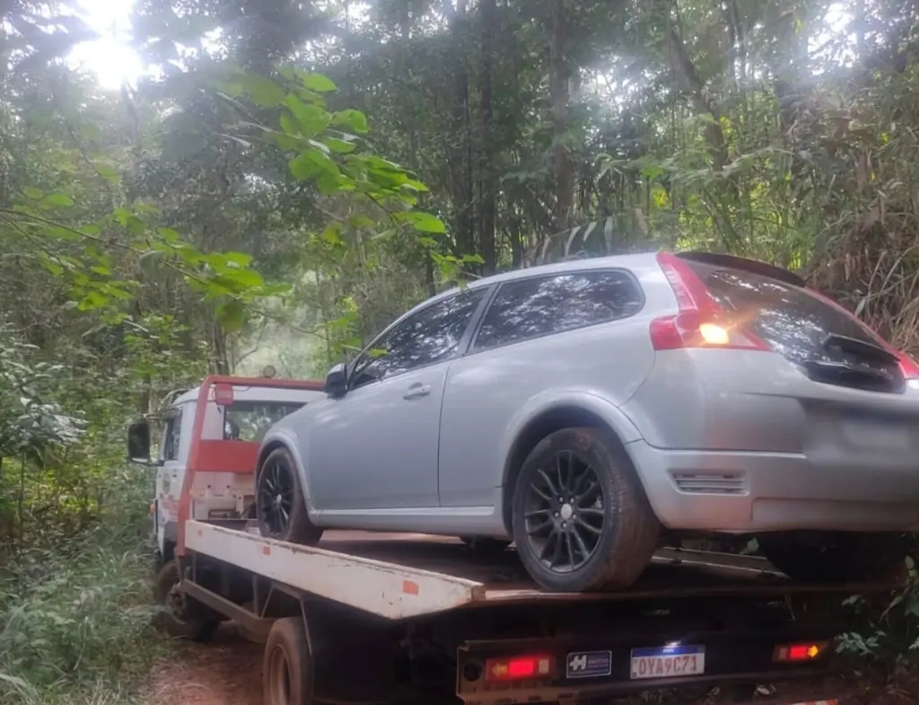 PM recupera Volvo furtado em João Monlevade após veículo ser encontrado abandonado em São Gonçalo do Rio Abaixo