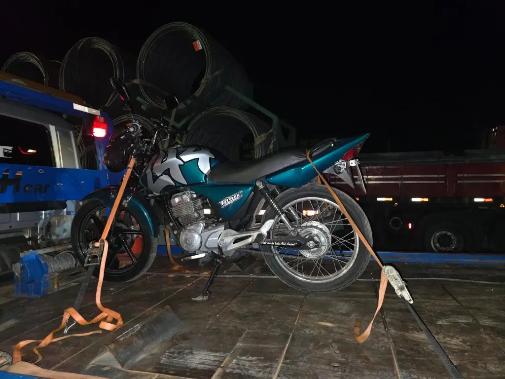 PM remove moto com pneu careca, rabeta serrada e condutor sem CNH durante fiscalização em João Monlevade