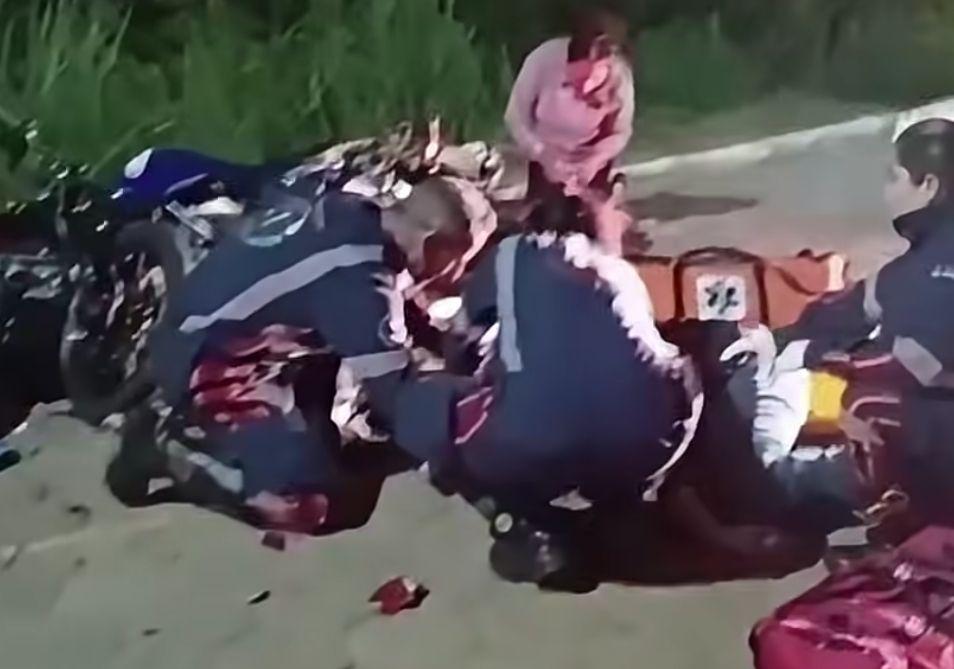 Acidente entre duas motos mobiliza ambulâncias na rua Rio Grande do Sul em São Gonçalo do Rio Abaixo