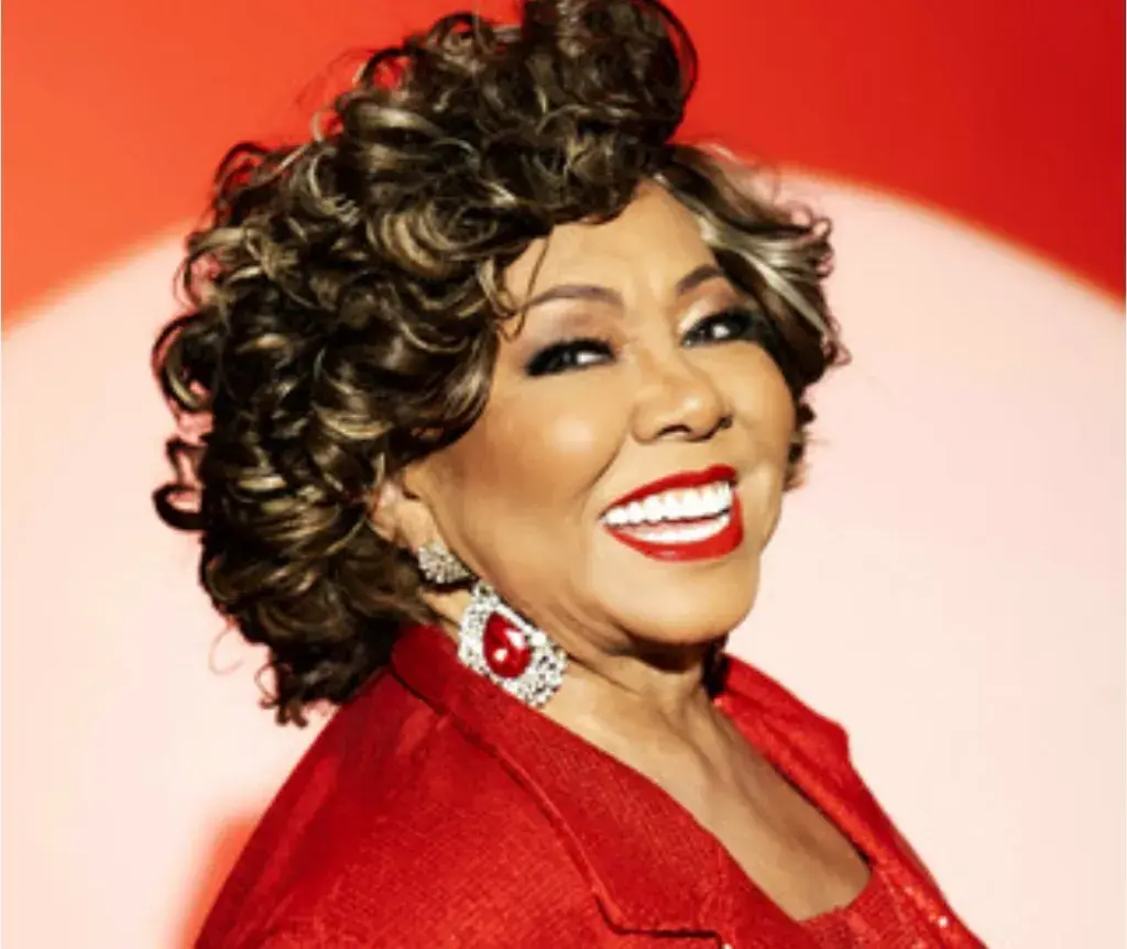 Alcione explica falha no Hino Nacional com Belo no Maracanã e rebate críticas com humor
