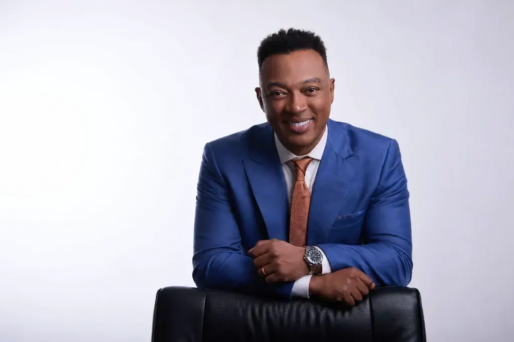 Cantor gospel Marquinhos Gomes revela paralisia facial e prevê retorno em julho