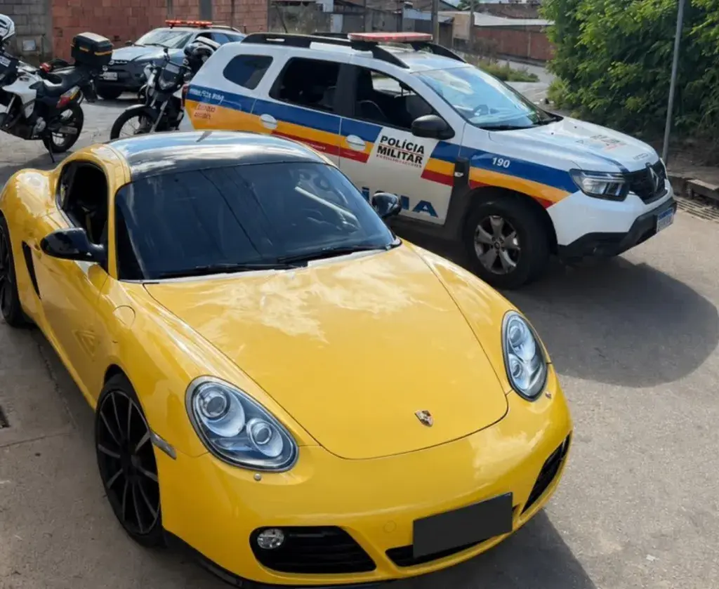 Condutor de Porsche é algemado após dirigir embriagado e em alta velocidade em João Monlevade