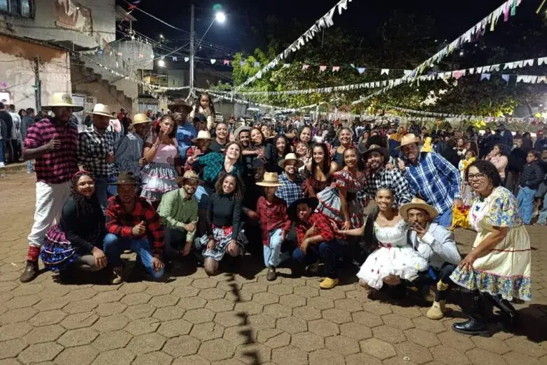 Festa junina reúne mais de 800 pessoas no bairro Pedreira do Instituto, em Itabira