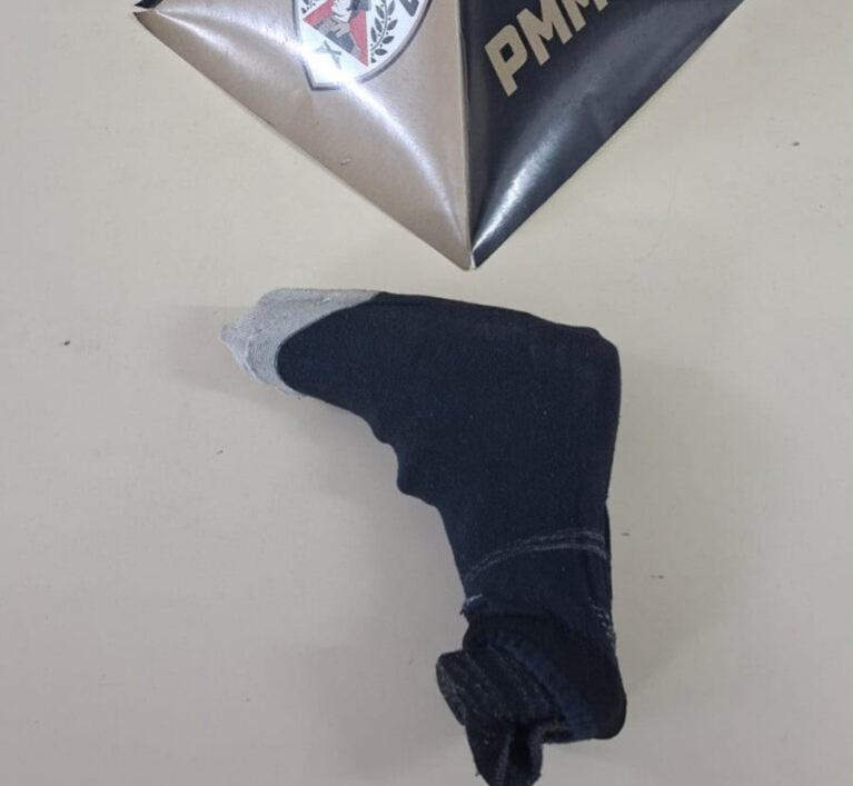 Homem usa furadeira envolta em meia para simular arma e ameaçar ex-companheira em João Monlevade