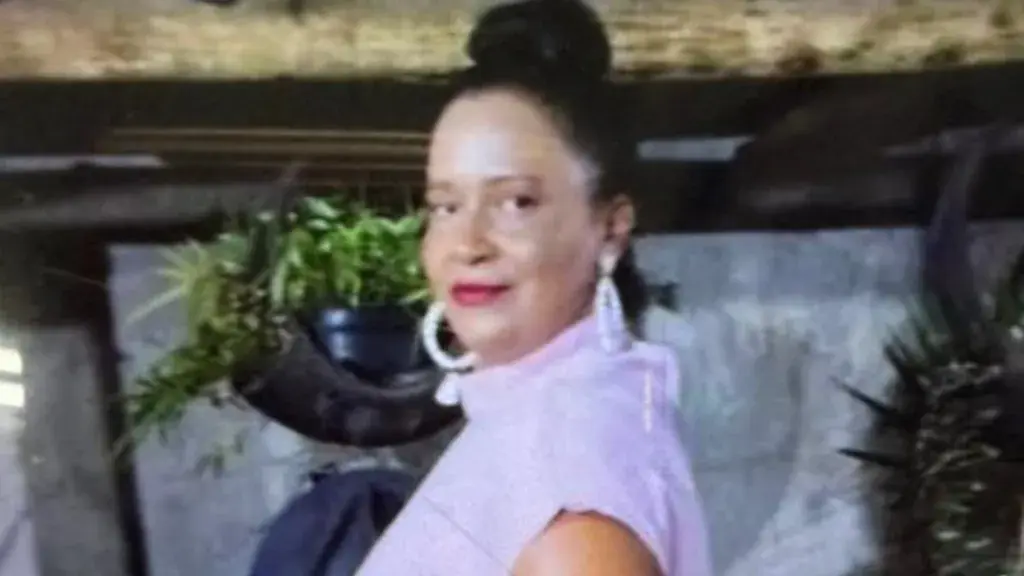 Mulher baleada na cabeça em frente a pub em Três Marias morre após quatro dias internada