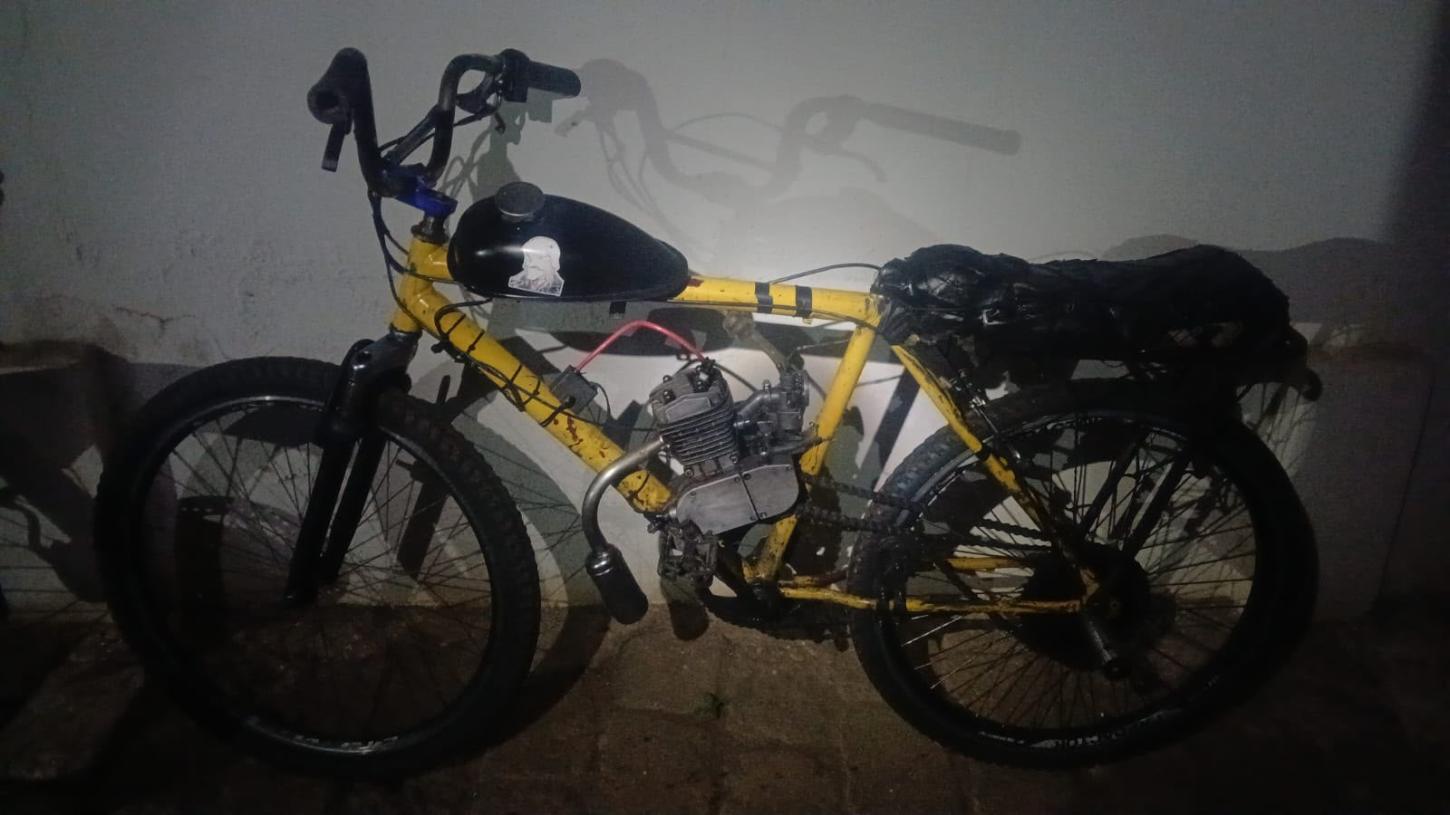 PM apreende bicicleta motorizada sem placa em Nova Era