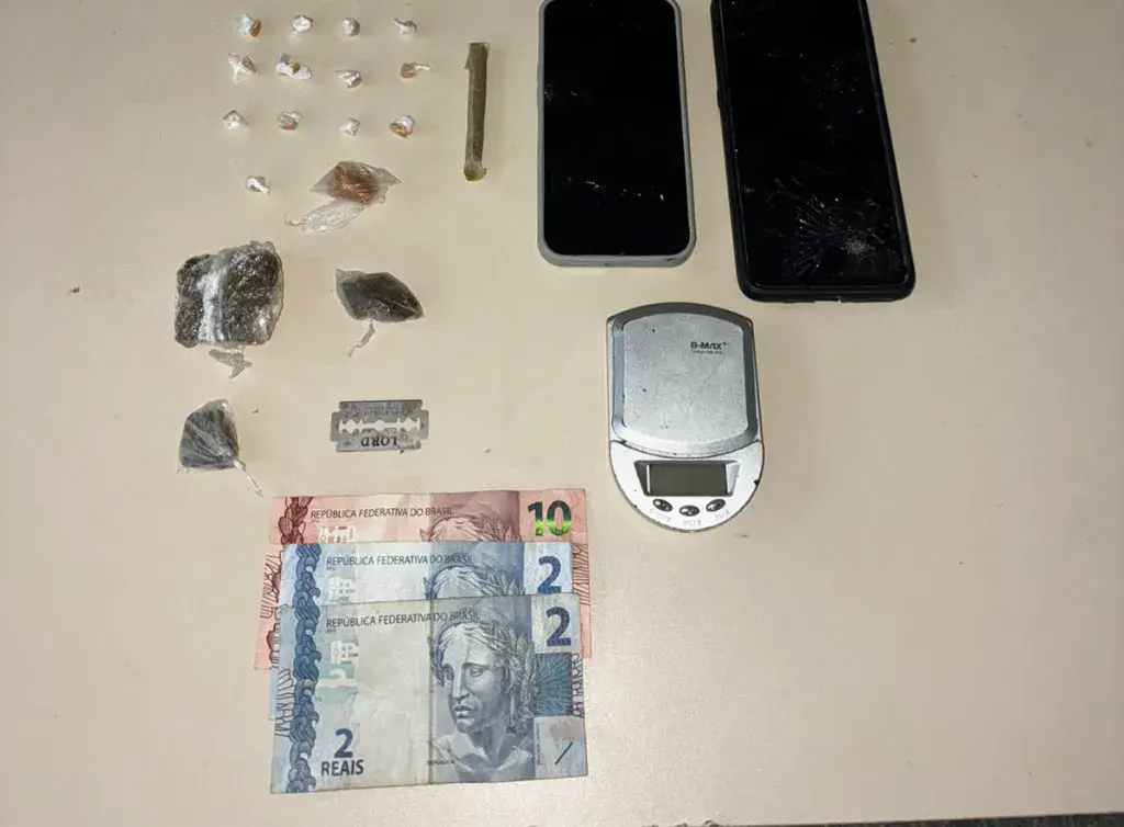 PM prende dois homens por tráfico de drogas no bairro Lucília, em João Monlevade