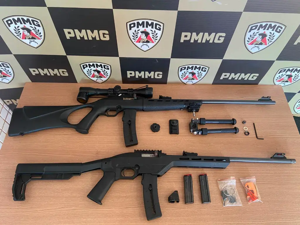 PM recupera armas furtadas e prende suspeito por porte ilegal em Caratinga