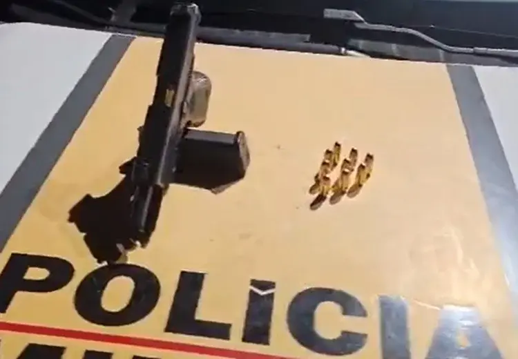 PMRv apreende pistola .380 durante fiscalização na MG-436, em Barão de Cocais